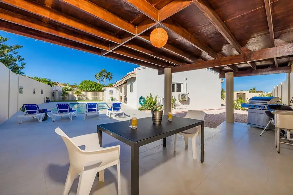 Spacious Renovated House Prvt Pool 5 min to Bch