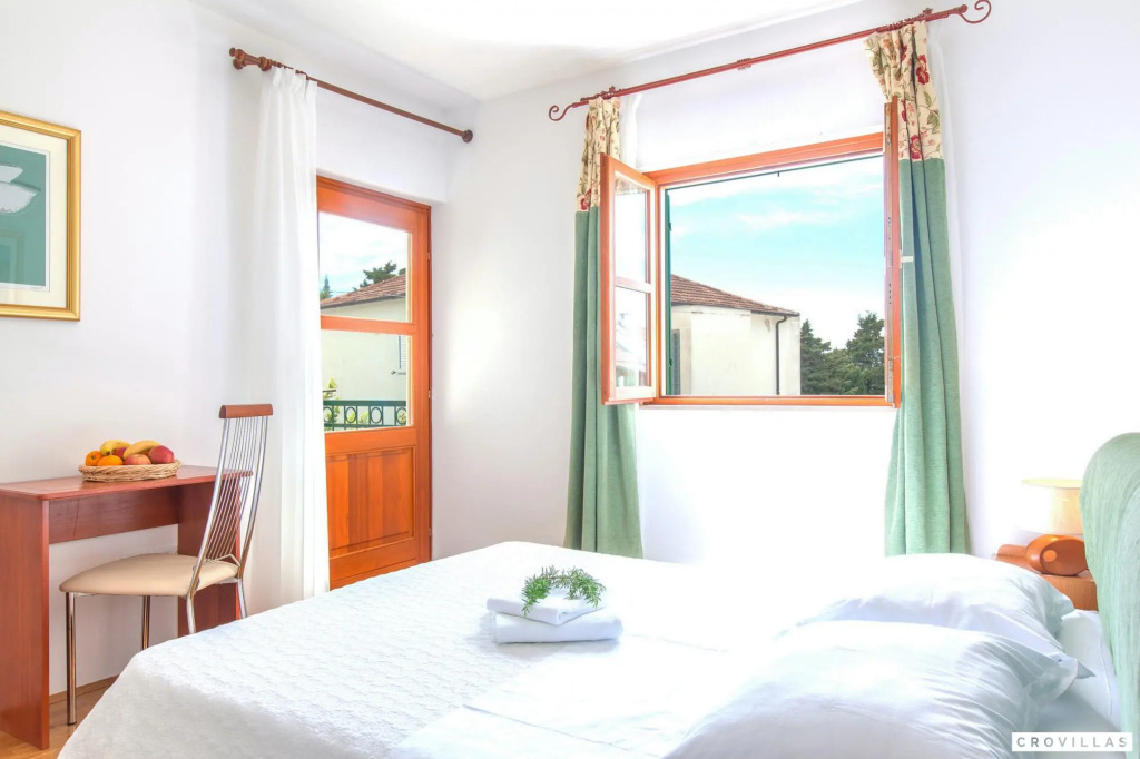 Mare III in Hvar with 4 bedrooms and 1 bathrooms