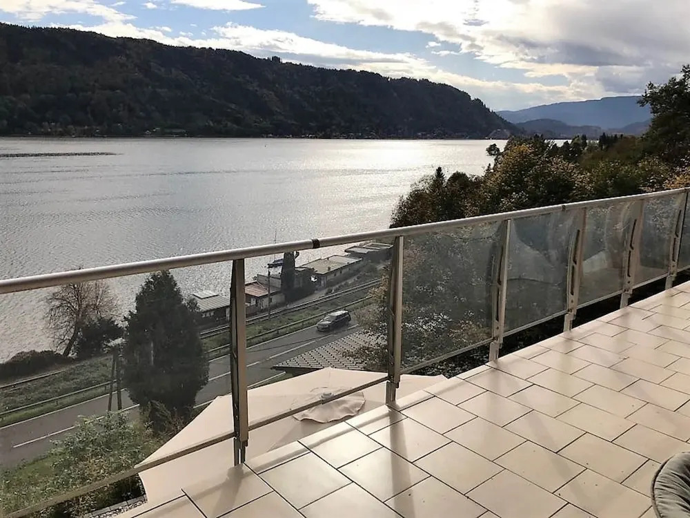 Apartment Directly on Lake Ossiach in Carinthia