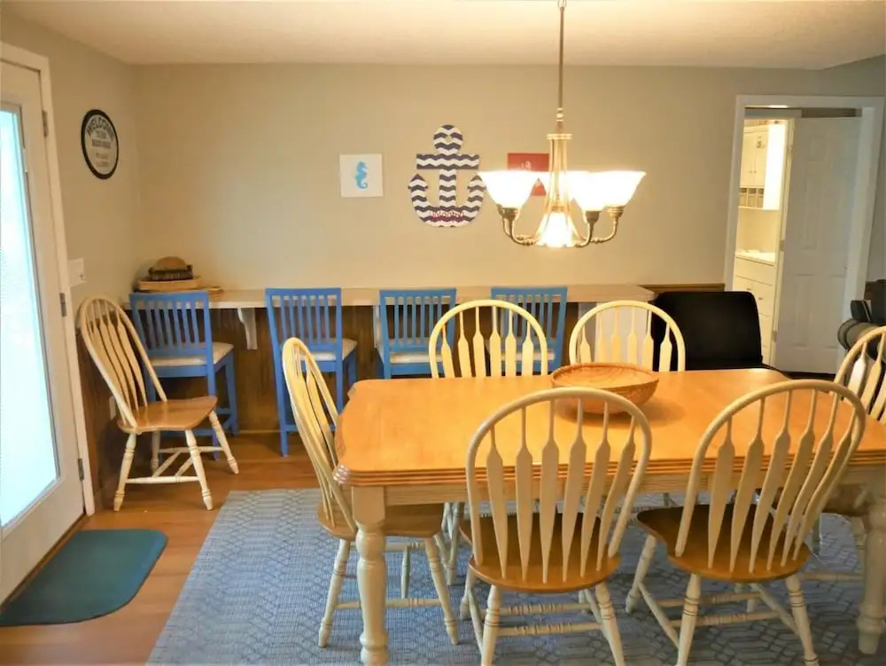 Beach Breezes - 4 Br Home