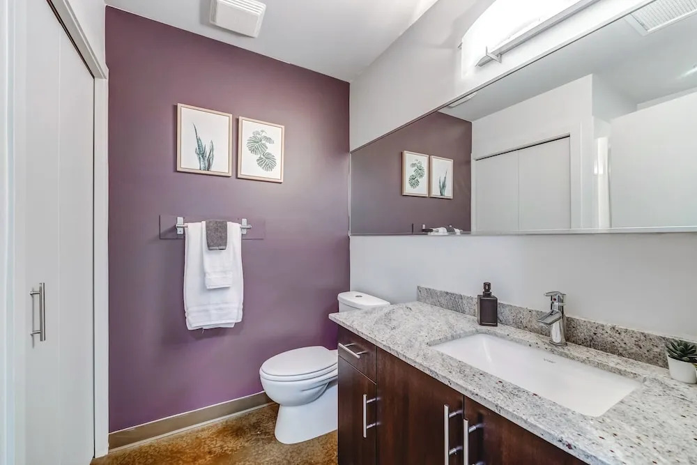 Elegant 2BR Condostunning Downtown Views!