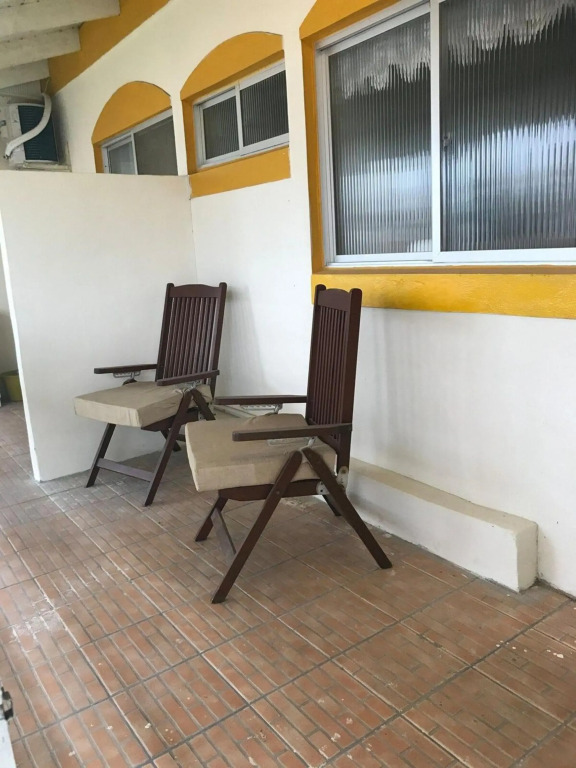 Kit-net à 250 metros da Praia de Mariscal