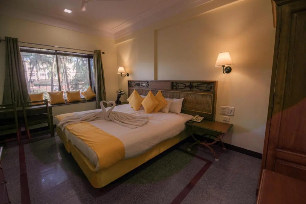 Hotel Raj Resort