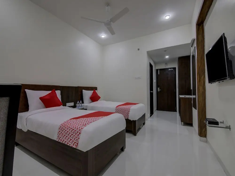 Capital O 16971 Hotel Lorven