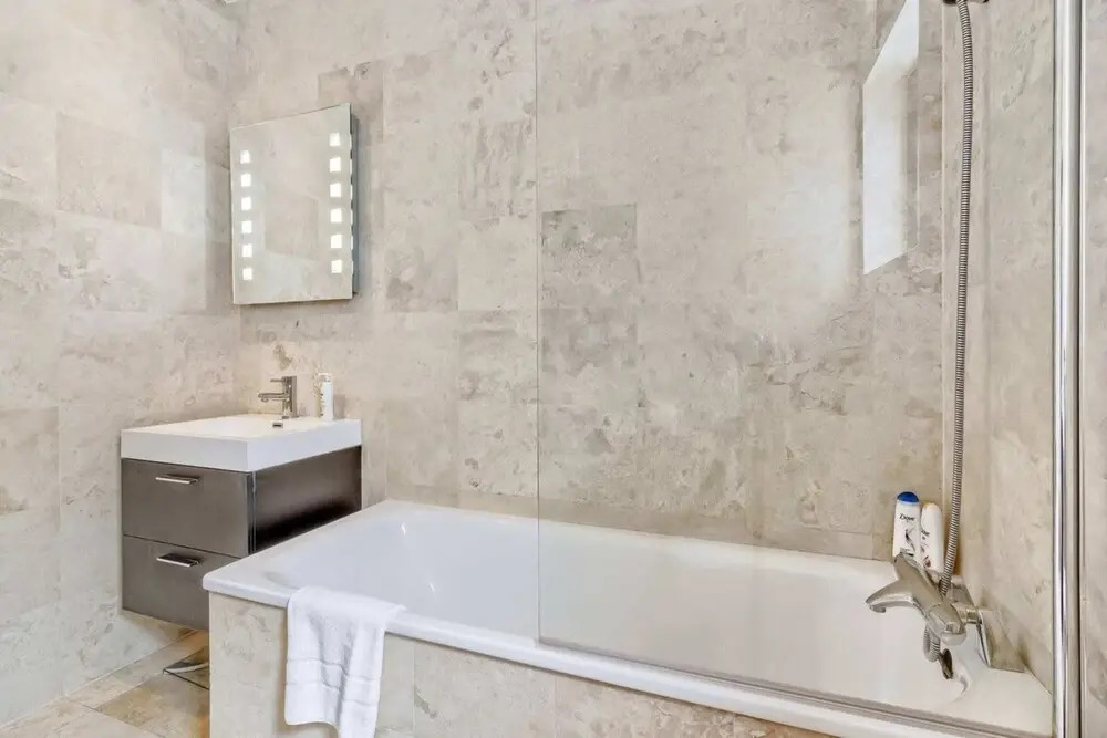 Stylish and Bright 3 Bedroom Duplex in North London