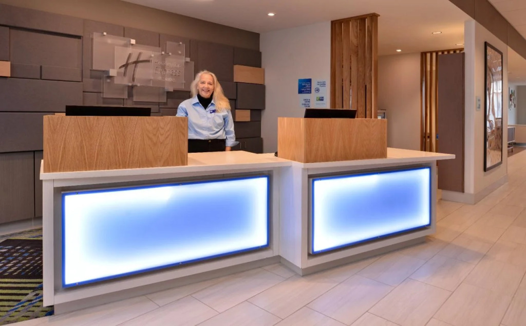 Holiday Inn Express & Suites - Marshalltown by IHG