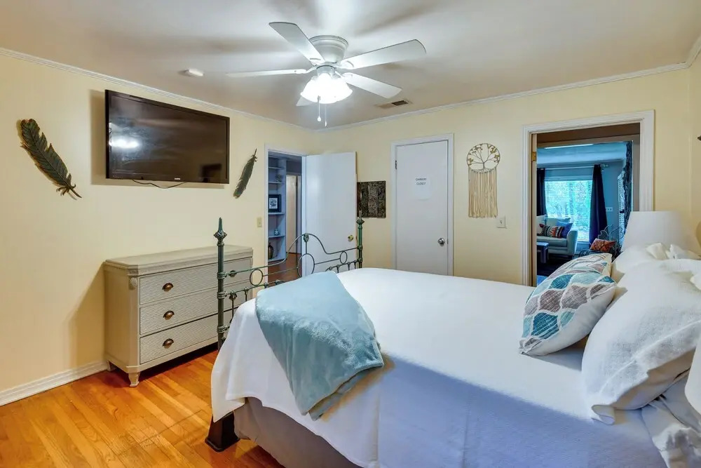 3 Mi to Dtwn Montgomery: Quiet Family Getaway!