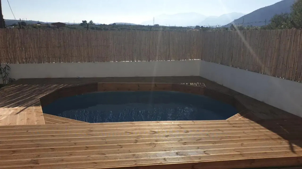 Cozy House with Pool and Breakfast near Beach
