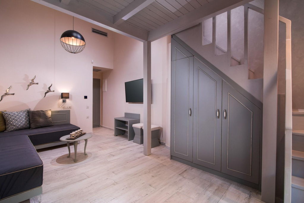 Neikos Luxury Suites