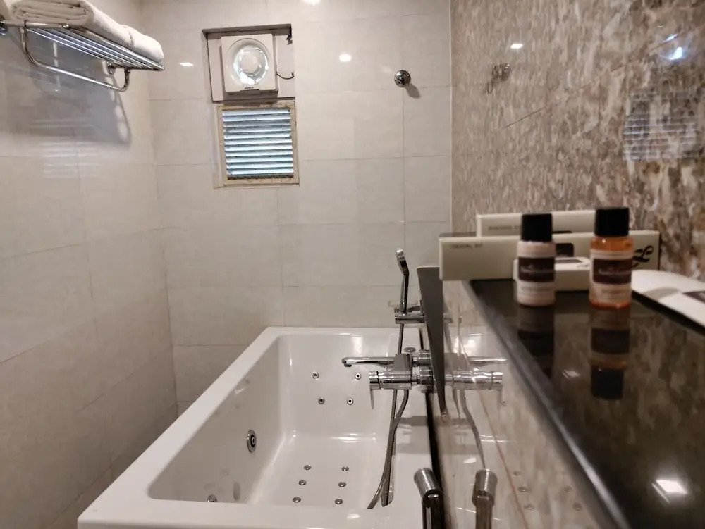 Sambhabana Hotel & Suites