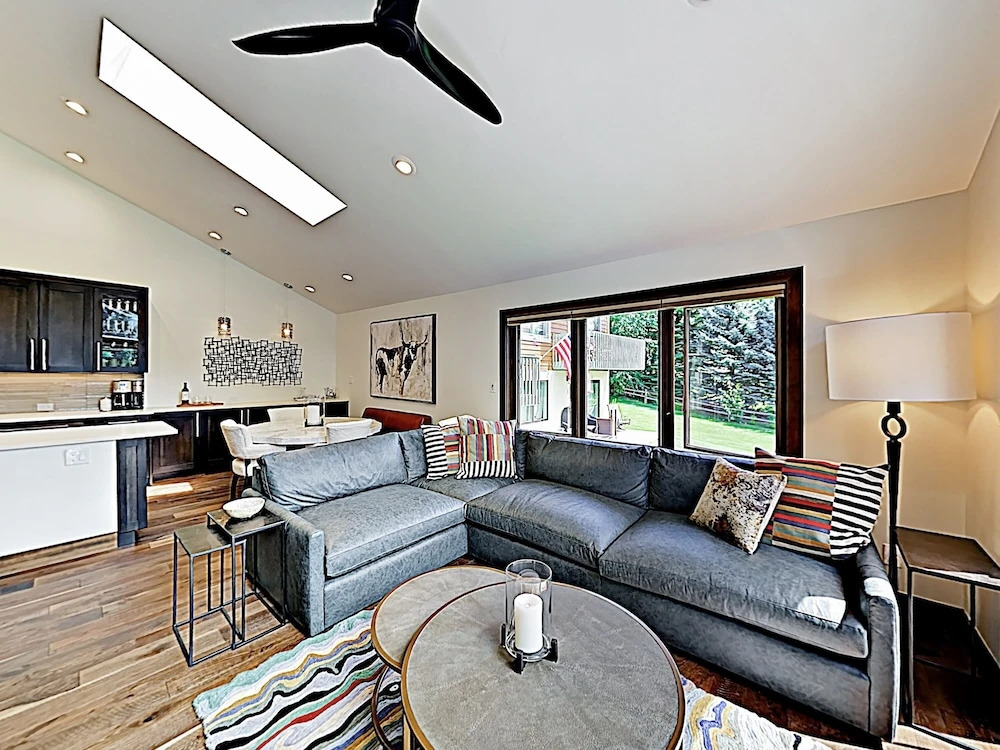 New Listing! Modern Mountain Ski W/ Balcony 3 Bedroom Condo