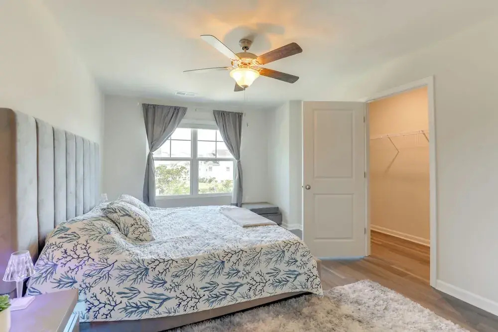 Modern Escape 2 Mi to Surfside Beach Fishing Pier
