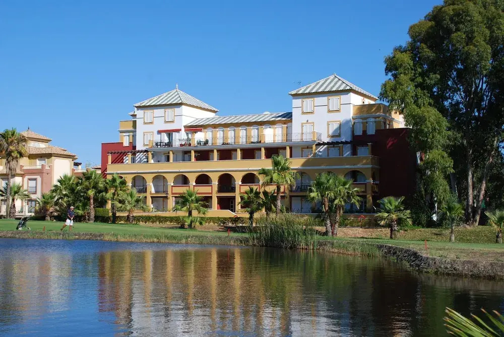 Ideal Apartment With Golf Course Views