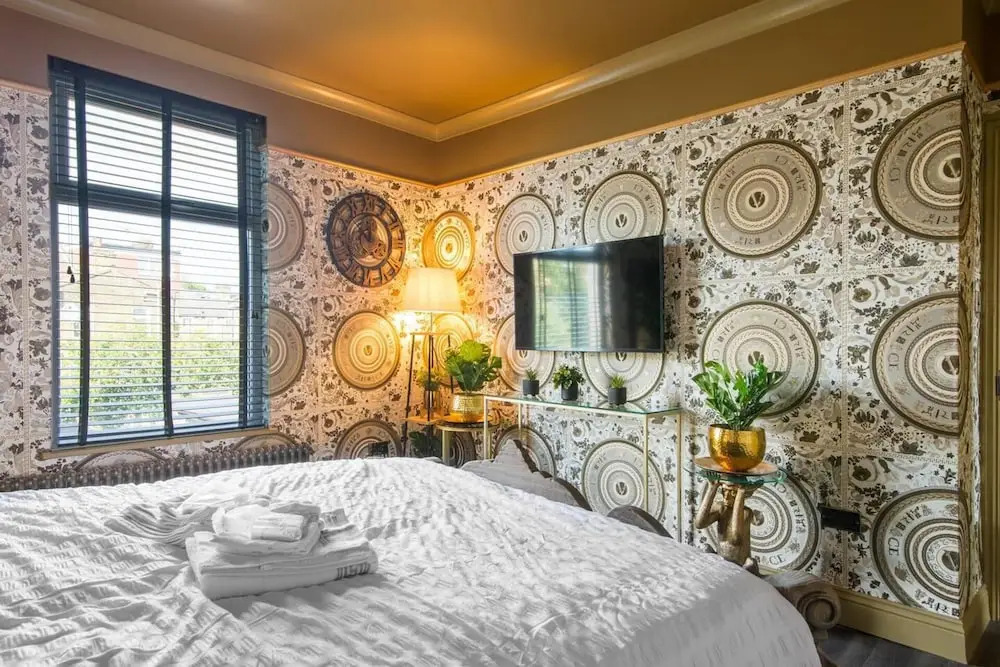 Luxury Versace Sleeps10, Hottub, Pool Table, Skytv