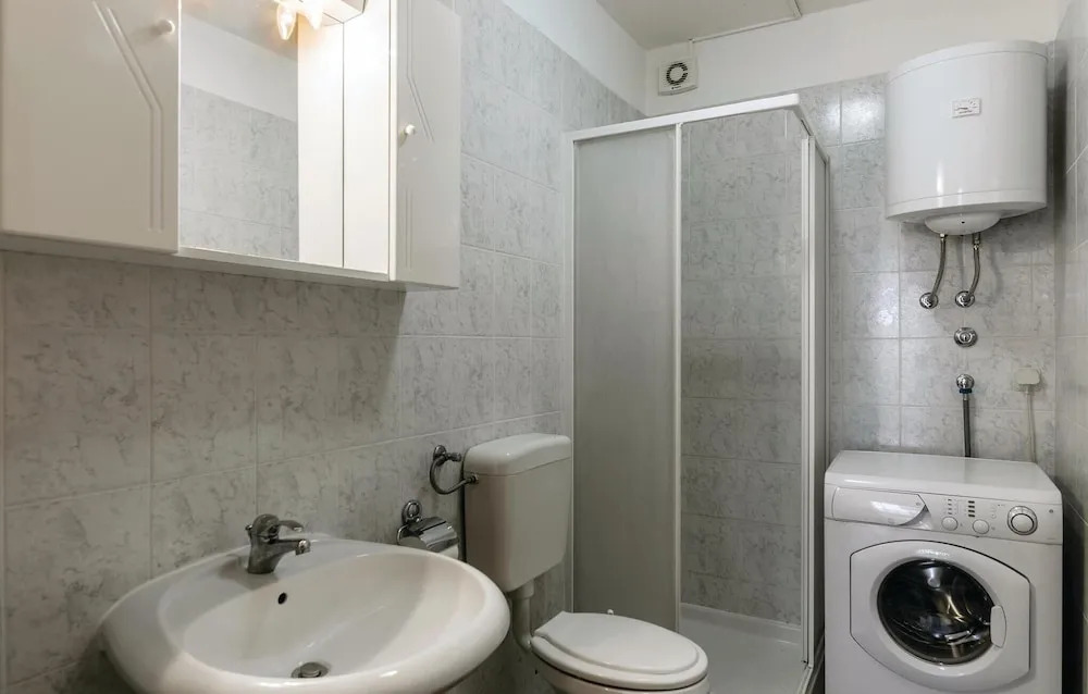 Stunning Home in Pula With Wifi and 5 Bedrooms