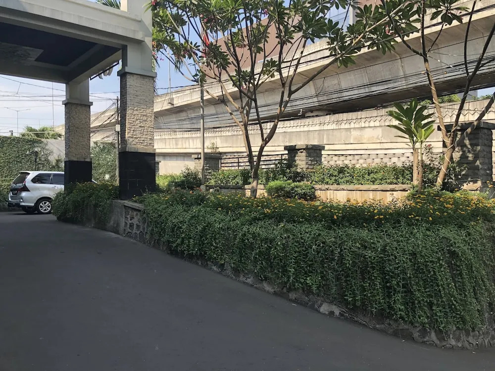 OYO 128 Mutiara Suites