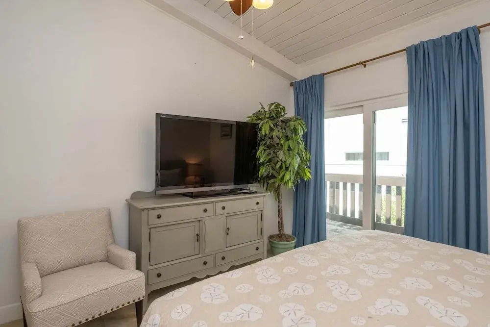 Tiki 216 - 2br Condo W/ Balcony Steps From Beach 2 Bedroom Condo