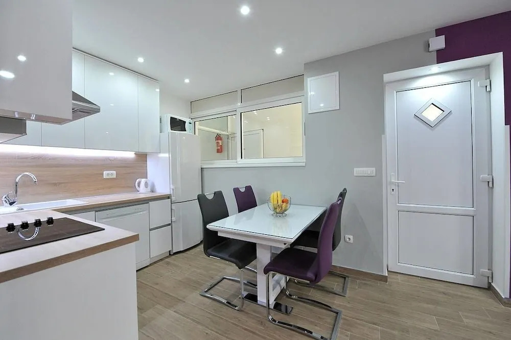 Apartment Purple Summer City