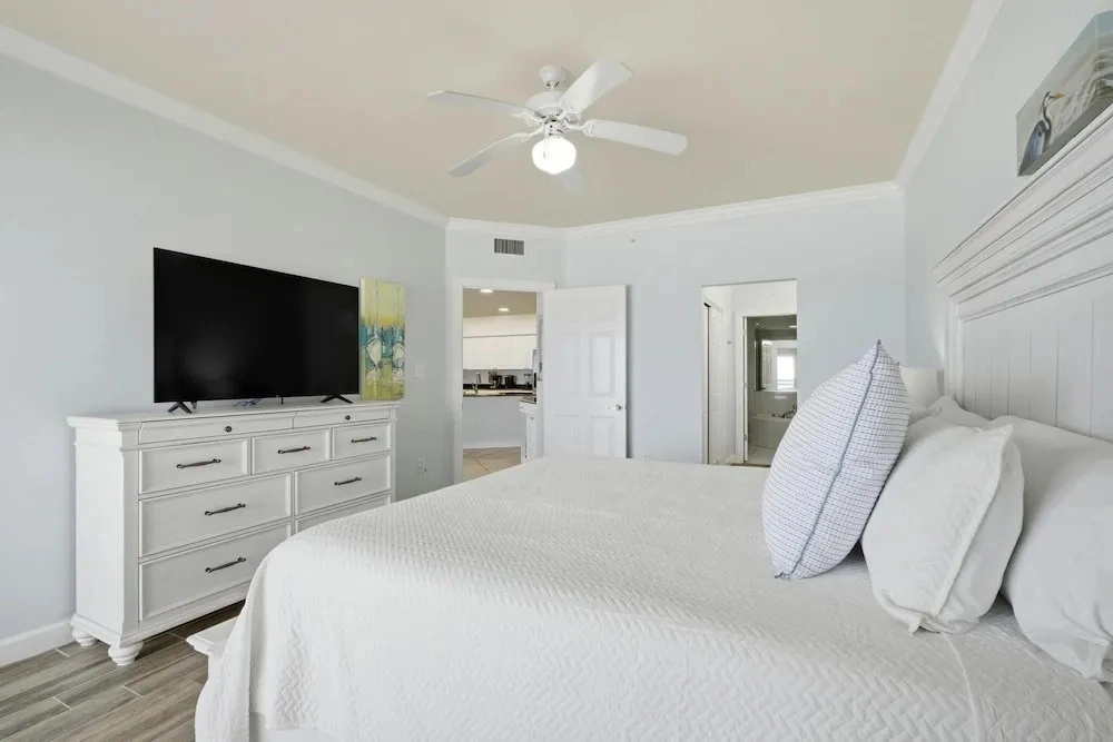 Admirals Quarters 506