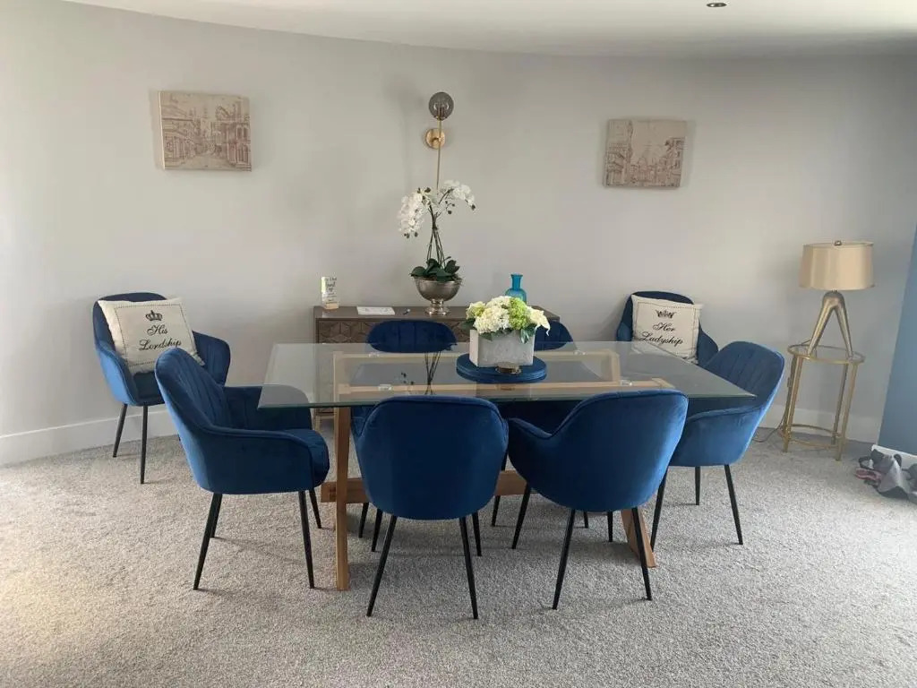 Beautiful 3 bedroom apartment by the Sea