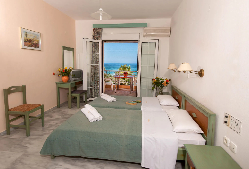 Sunrise Studios & Apartments