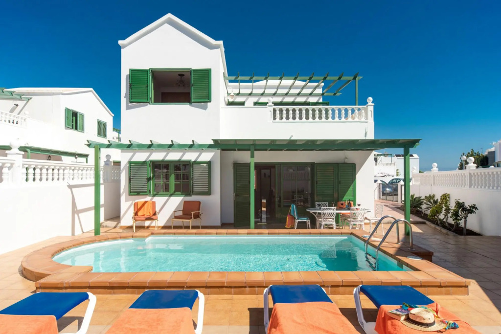 Villa Alegranza Heated Private Pool Walk to Beach A C Wifi Car Not Required - 2369
