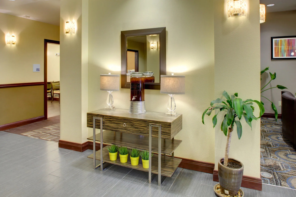 Holiday Inn Express & Suites Cross Lanes by IHG