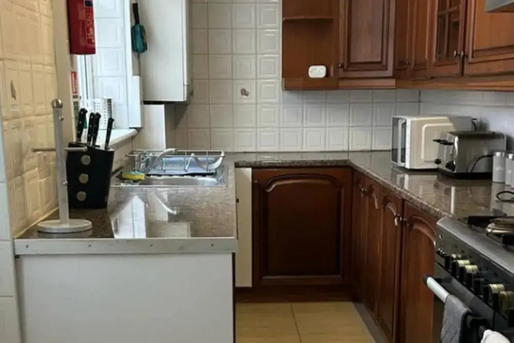 2-bed - Sleeps 6 - Free Parking