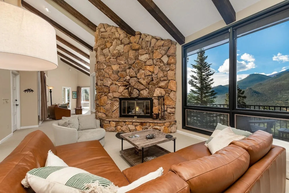 The Cedars Luxury  At Windcliff 5 Bedroom Home by RedAwning