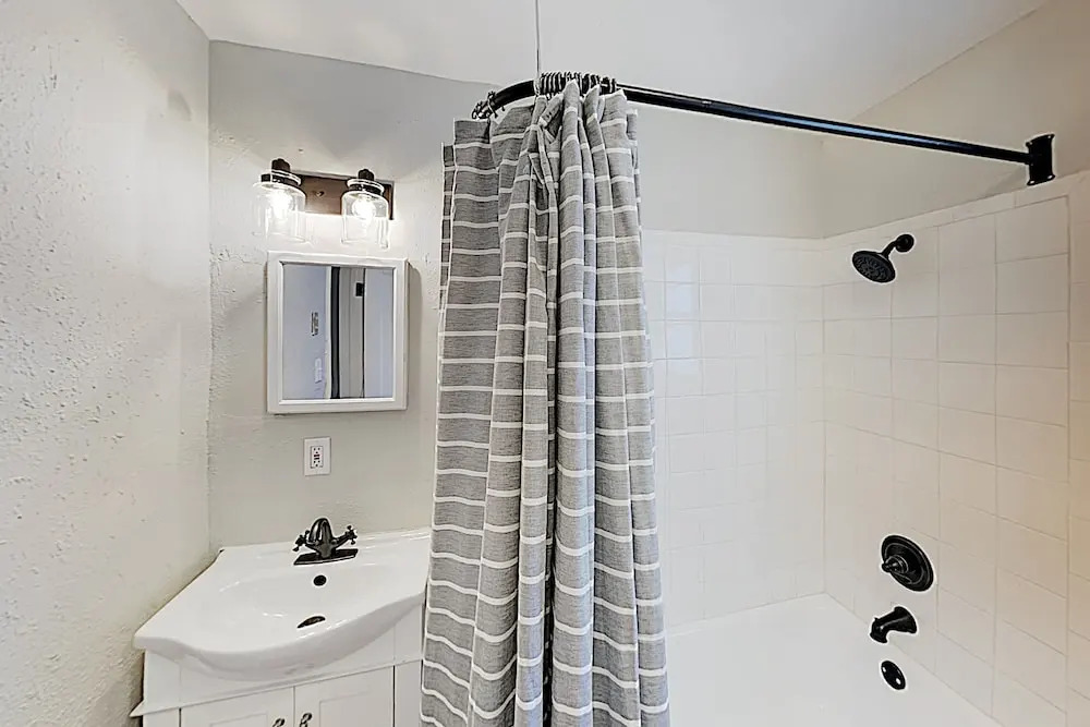 New Listing! All-new W/ Pool - Near Beach 3 Bedroom Home