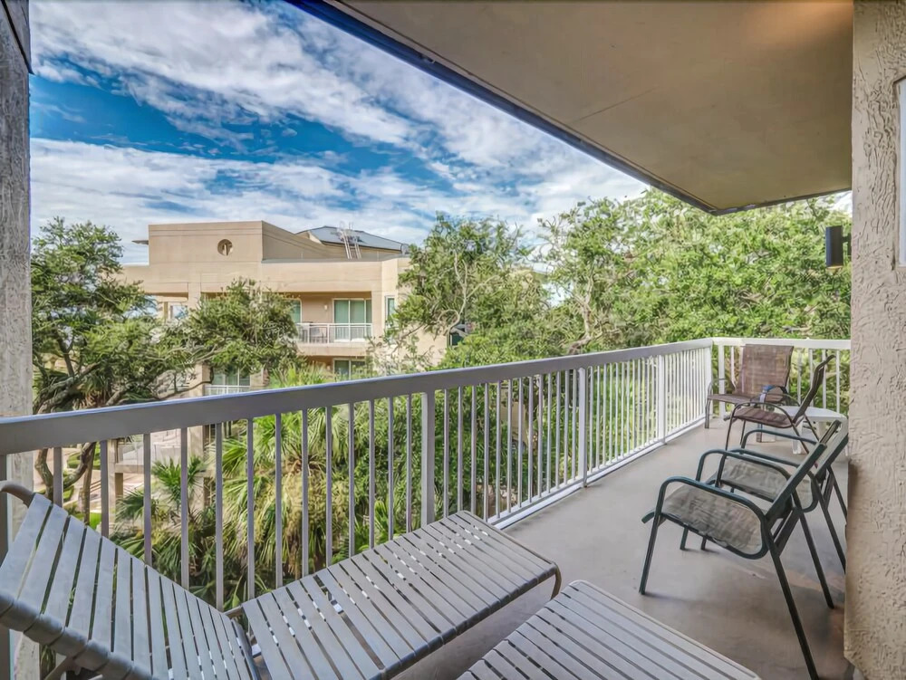 Barrington Court 417 - One Bedroom Condo