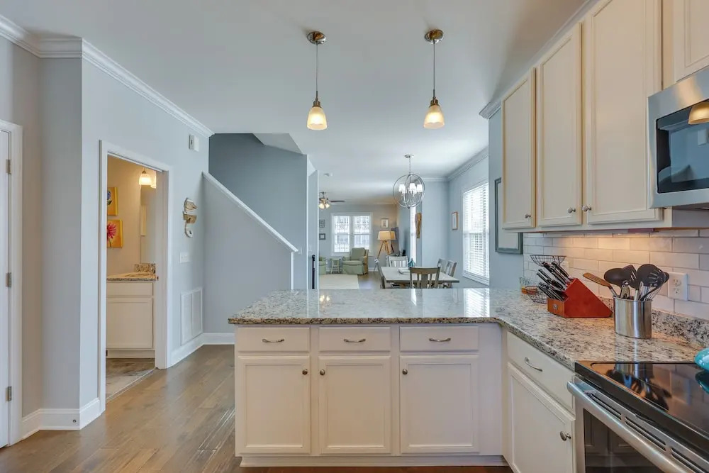 Townhome w/ 2 Decks: Walk to Ocean!