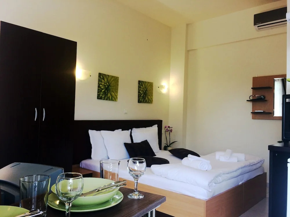 Posto studio 2 chania crete 100 m from the beach