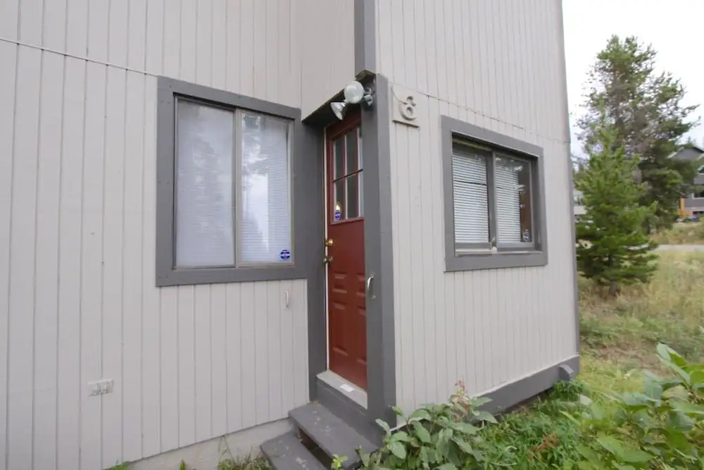 Kings Crossing #6 2 Bedrooms 2 Bathrooms Townhouse