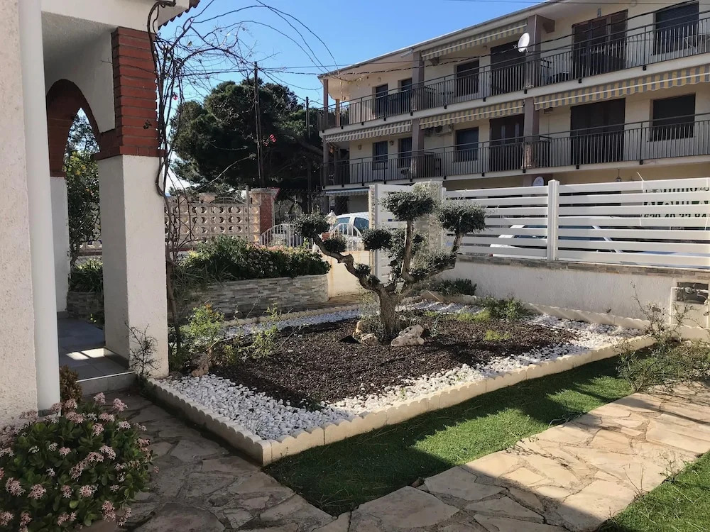 Casa Adosada La Dorada con Jardin - 100D