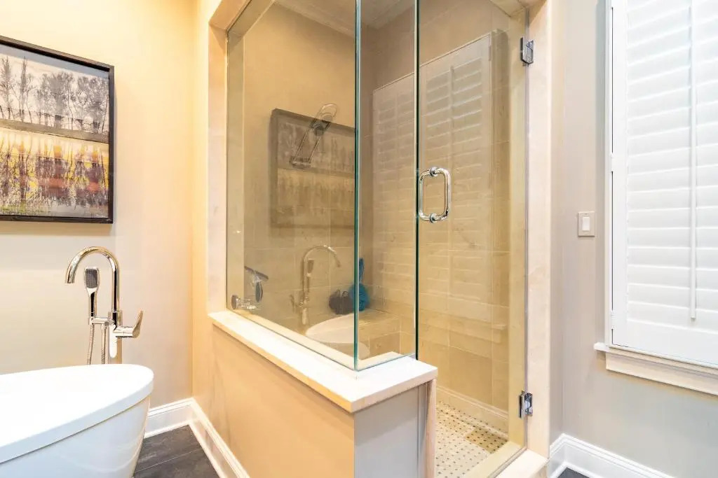 Luxurious Gold Coast 4BR 4-Story Villa with Parking Sleeps 12 Guests