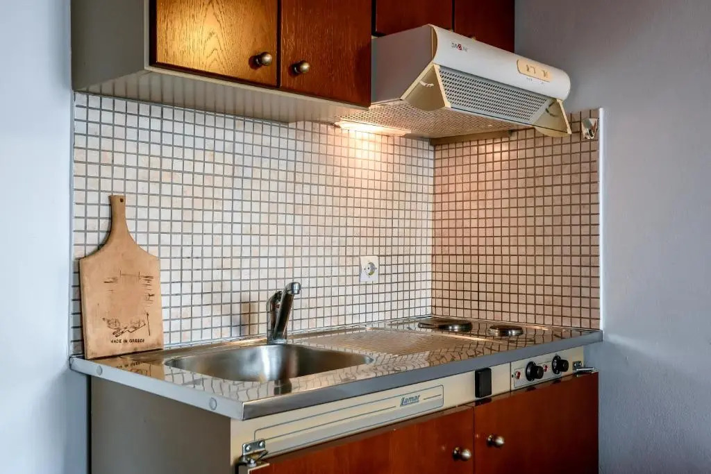 APARTMENT3 50metres from THE sea 'NEW LISTING'