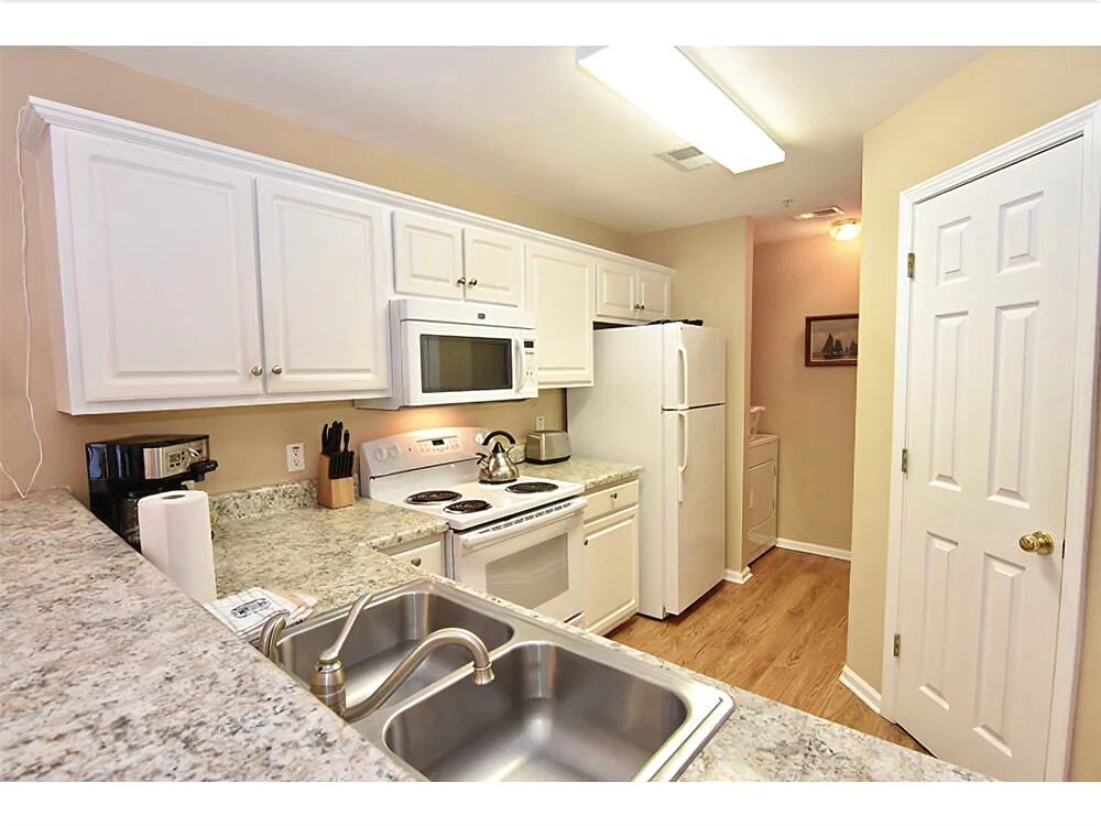 #29H True Blue - 3 Br condo by RedAwning