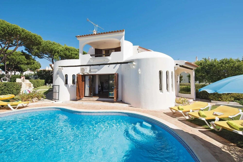 Residential Area, Private Pool, On-site Parking, Free AC & Wi-fi