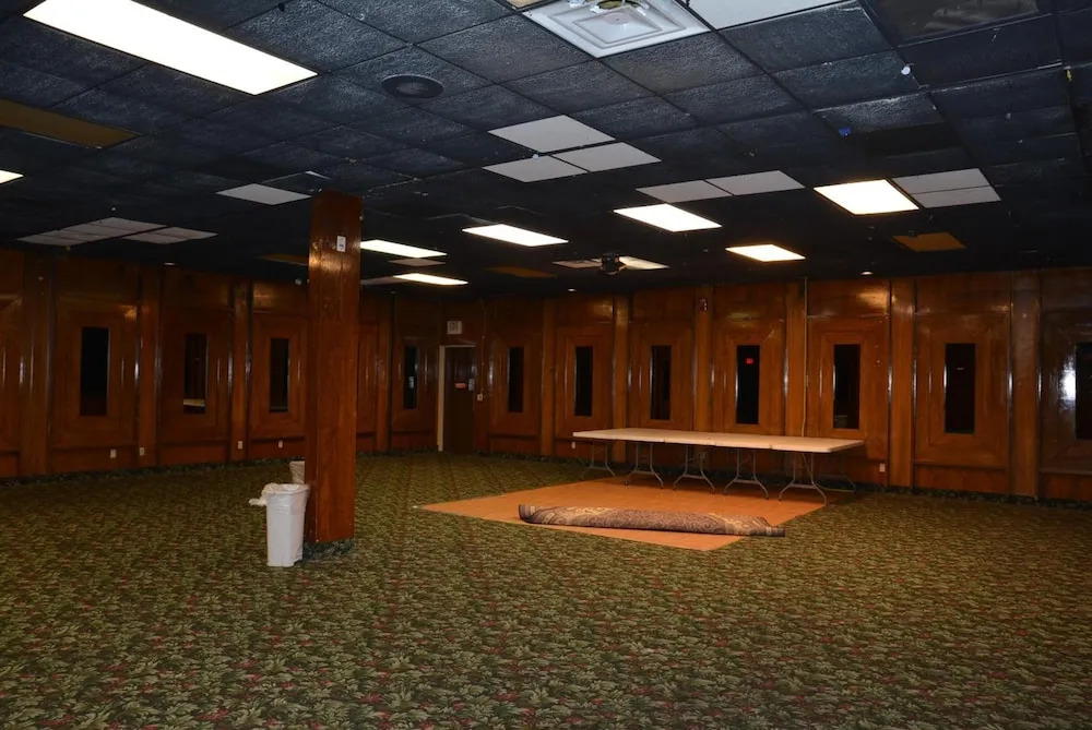Lincoln Inn Express Hotel and Suites