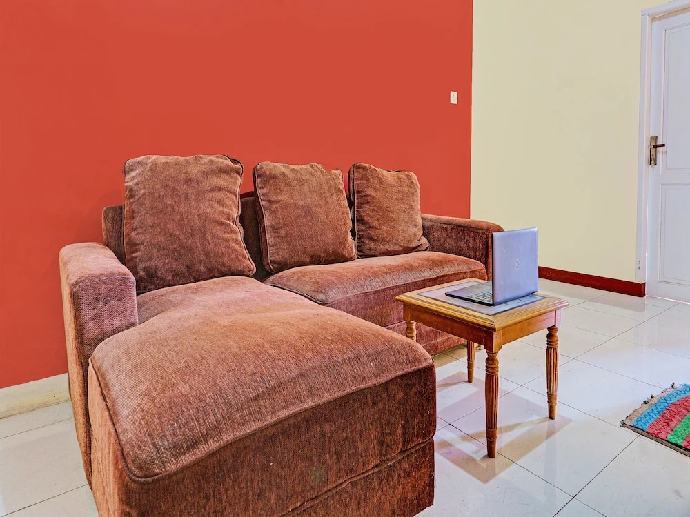OYO Life 92546 Kost Merah Bojongsoang Syariah