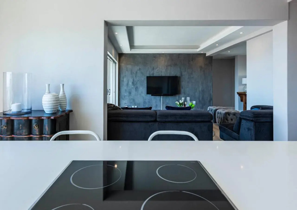 Bantry Bay - Stunning New 2 bed with ocean views