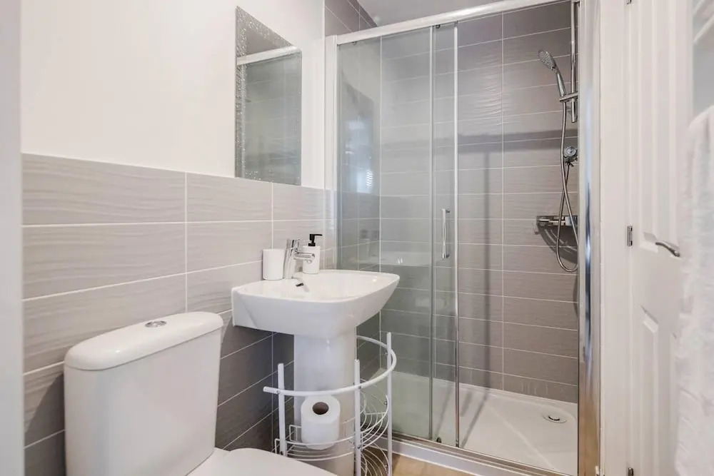 tms Cheerful 5bdr House! Thurrock! Free Parking!