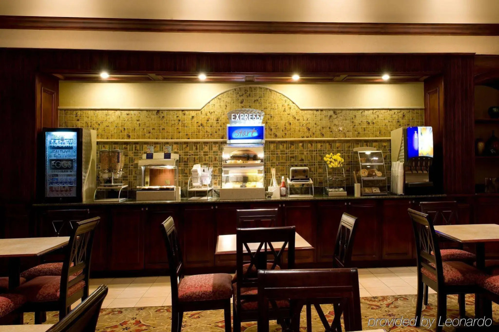Holiday Inn Express & Suites Irving Conv Ctr - Las Colinas by IHG