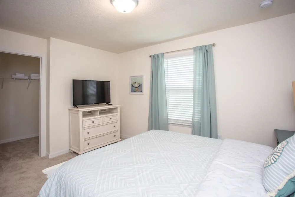 9 Bedroom Vacation Home in Windsor at Westside