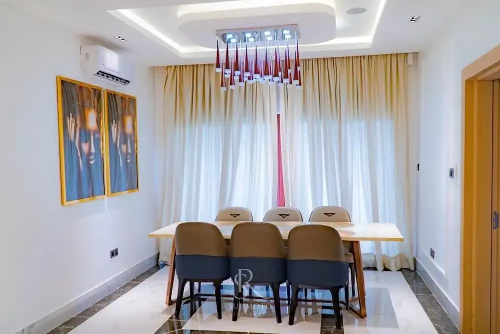 Sujimoto AveMontaigne BananaIsland Ikoyi