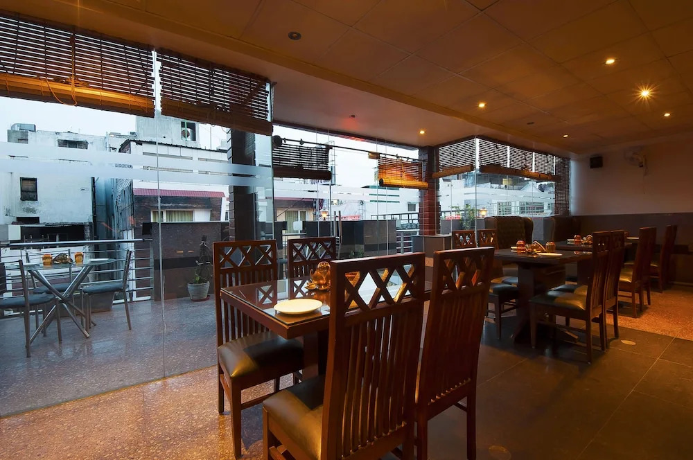 Hotel Opera Delhi Airport