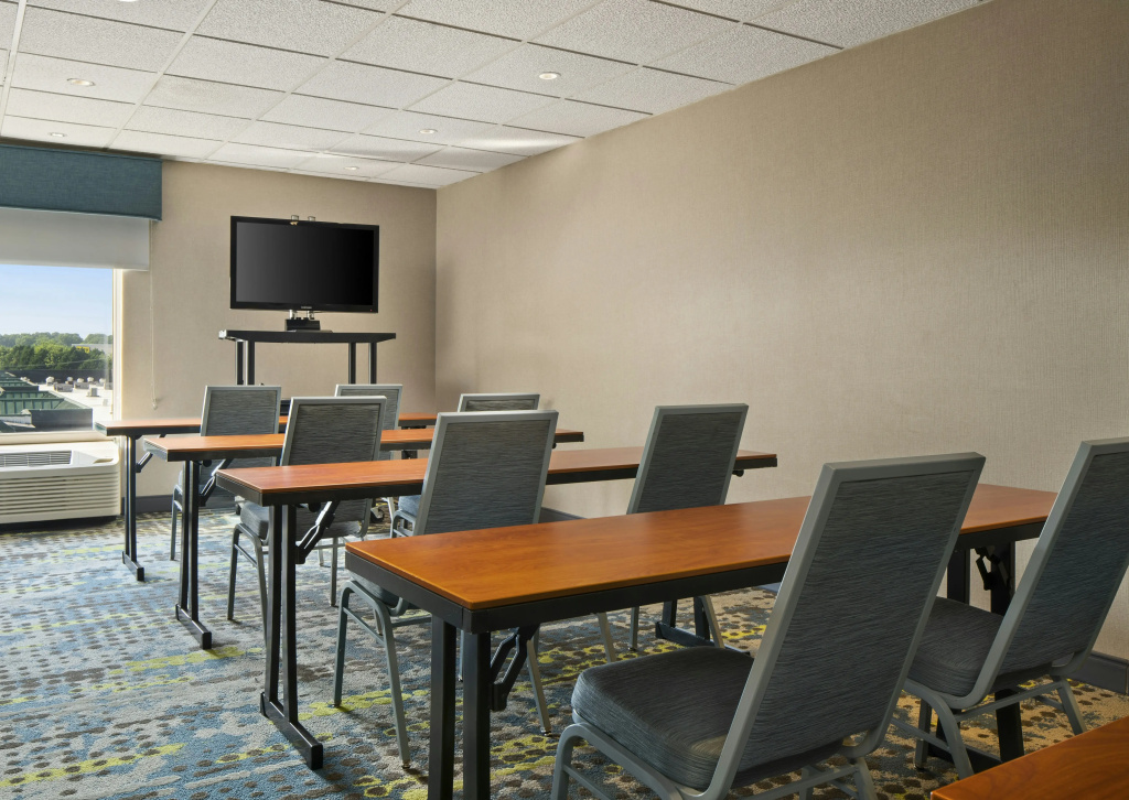 Hampton Inn & Suites Newport News-Airport - Oyster Point Area