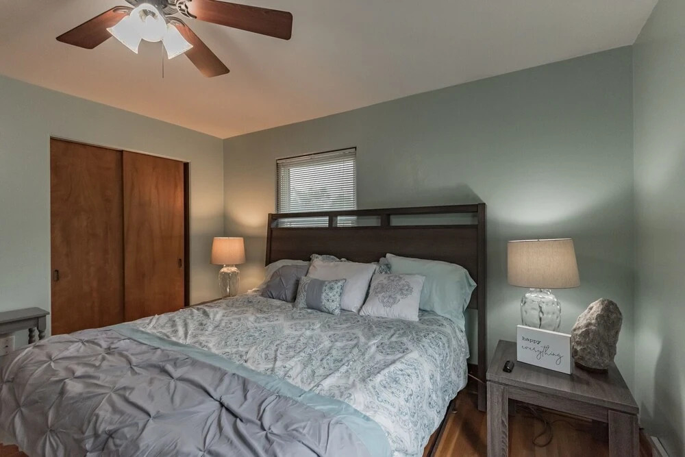 Quiet Comfy 2 Br Home In South Bend, Minutes From Notre Dame! Pet Friendly! 2 Bedroom Home by Redawning