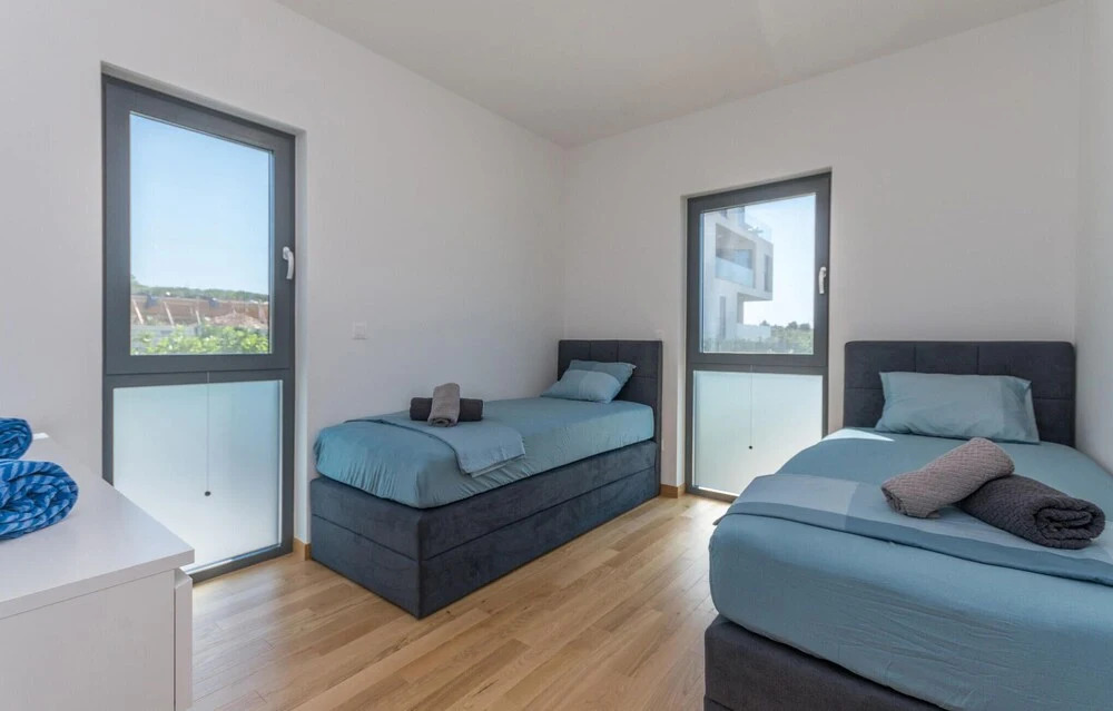 Nice Apartment in Sveti Filip i Jakov With Wifi, Heated Swimming Pool and 2 Bedrooms